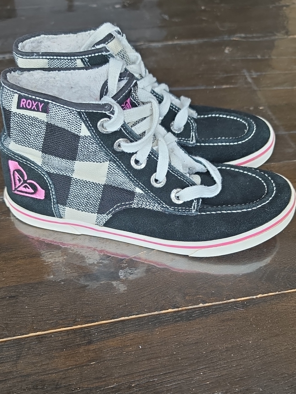 (4.5) Roxy Girls Black & White Plaid High-Top Sneakers Fleece Lined Skate Classy